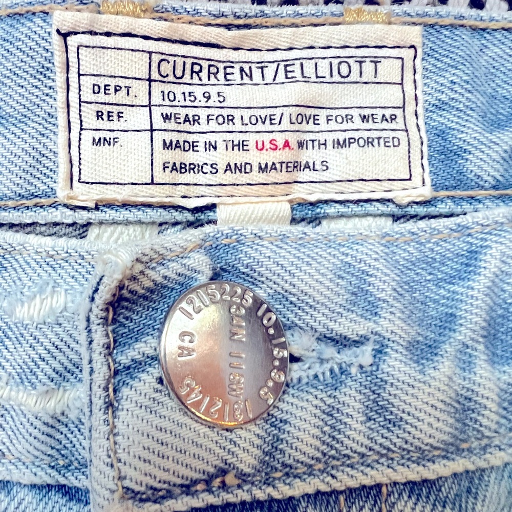Light denim shorts with a cuff
